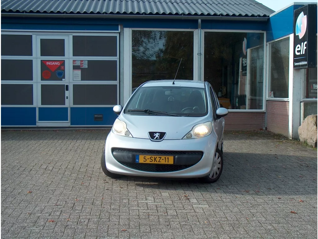 Peugeot 107 1.0-12V XR, foto 1