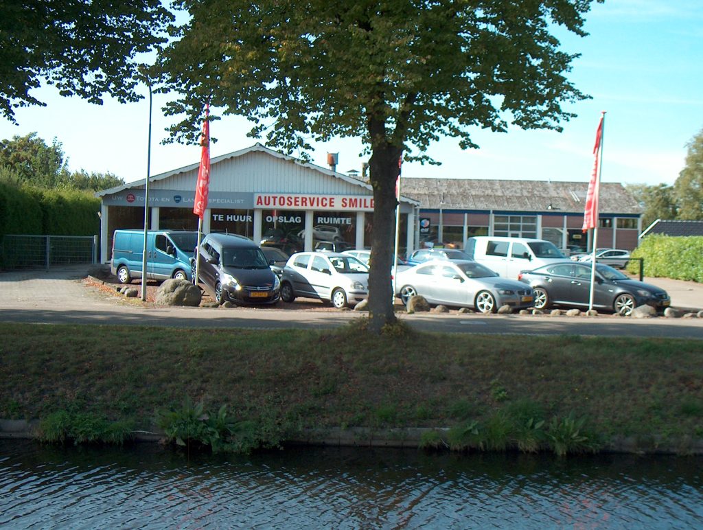 De gevel van Autoservice Smilde aan de Kanaalweg in Smilde